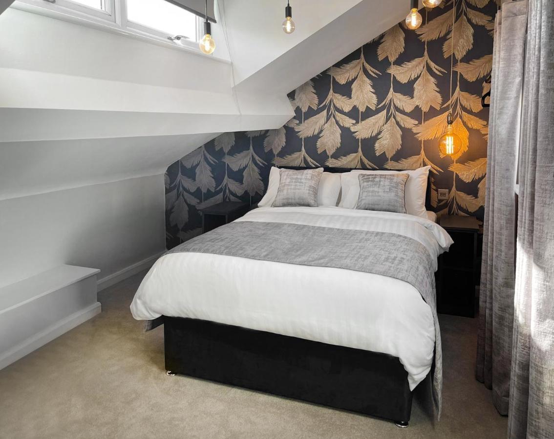 @ 2 Tancred Road Guest house *